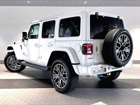 Used 2023 Jeep Wrangler Unlimited Sahara AWD/4WD image 3