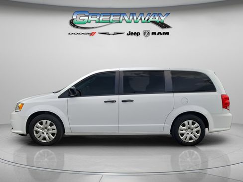 Used 2019 Dodge Grand Caravan SE FWD image 2