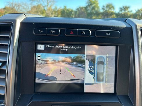 Used 2017 Ford F150 Platinum w/ Equipment Group 701A Luxury image 32