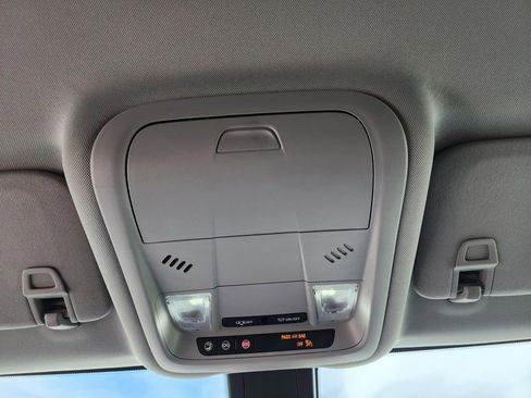 Used 2024 GMC Terrain SLE image 25