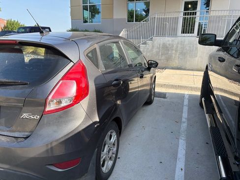 Used 2015 Ford Fiesta SE w/ Comfort Package FWD image 5