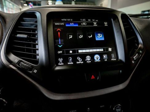 Used 2015 Jeep Cherokee Latitude AWD/4WD image 34