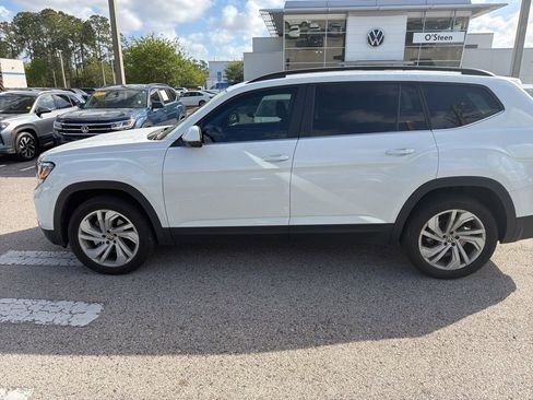 Certified 2023 Volkswagen Atlas SE w/ Panoramic Sunroof Package image 3