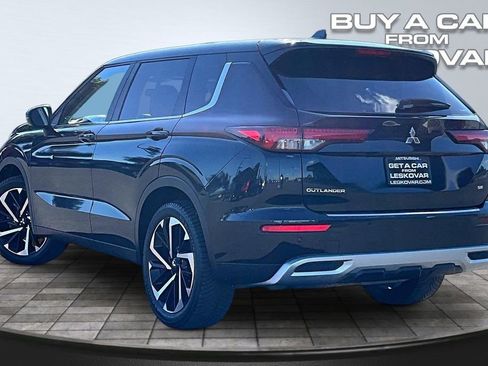Used 2022 Mitsubishi Outlander SE AWD/4WD image 2