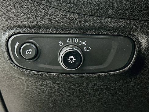 Used 2022 Chevrolet Equinox RS FWD image 10