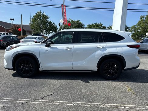 Used 2022 Toyota Highlander XLE FWD image 6
