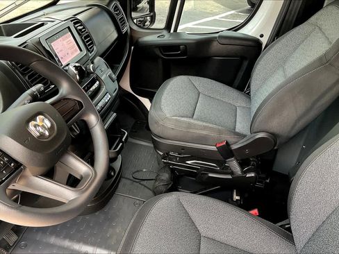 Used 2025 RAM ProMaster 2500 w/ Storage Group FWD image 18