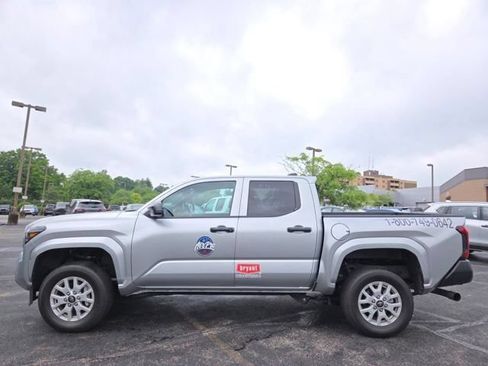Used 2024 Toyota Tacoma SR w/ SR Upgrade Package AWD/4WD image 9