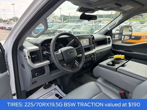 Used 2025 Ford F450 XL w/ XL Chrome Package image 9