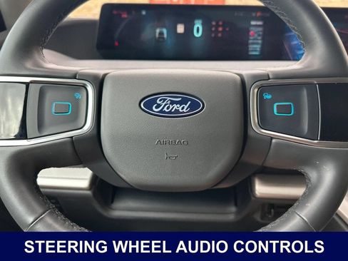 Used 2025 Ford Expedition Active AWD/4WD image 32