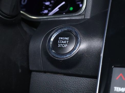 Used 2021 Toyota Avalon XLE image 24