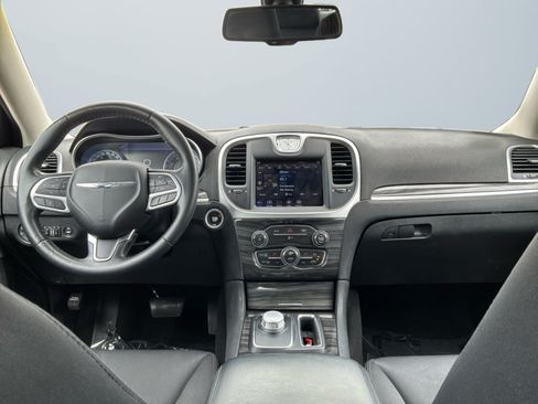 Used 2022 Chrysler 300 Touring RWD image 10