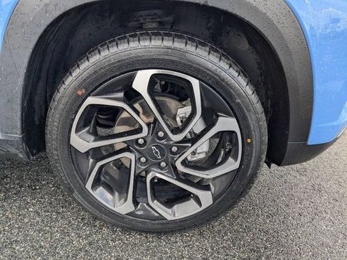 Used 2024 Chevrolet Trax RS w/ Sunroof Package FWD image 11