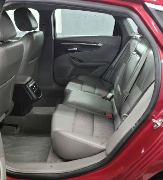 Used 2015 Chevrolet Impala LT w/ Convenience Package FWD image 34