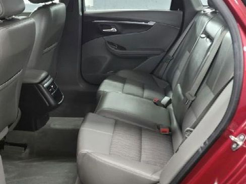 Used 2015 Chevrolet Impala LT w/ Convenience Package FWD image 34