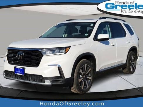 New 2025 Honda Pilot Touring image 1