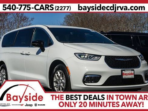 New 2026 Chrysler Pacifica Select FWD image 1