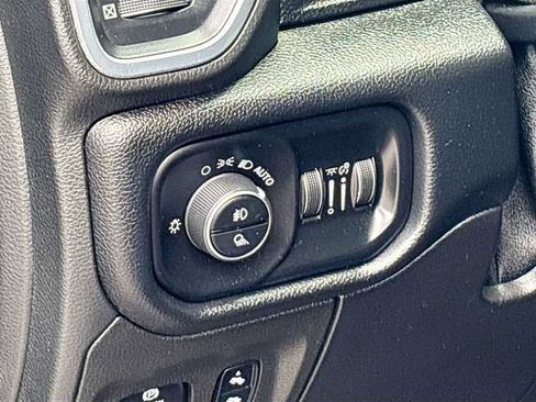 Used 2019 RAM 1500 Laramie AWD/4WD image 10