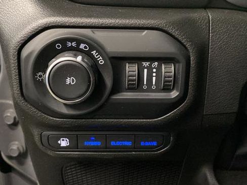 Used 2022 Jeep Wrangler Unlimited Sahara image 28