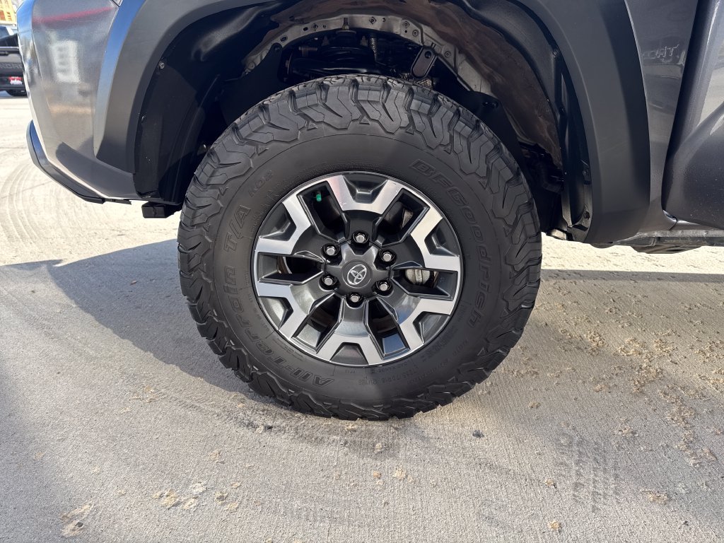 Certified 2022 Toyota Tacoma TRD Off-Road AWD/4WD image 25