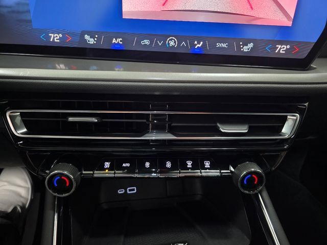 Used 2026 Chevrolet Traverse LT AWD/4WD image 13