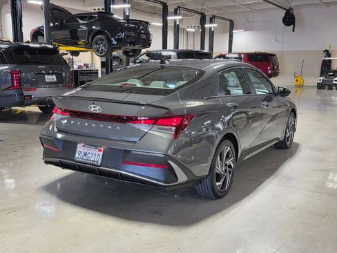 Certified 2025 Hyundai Elantra Sport FWD image 7