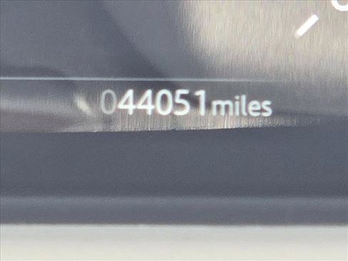 Certified 2023 Land Rover Range Rover Velar R-Dynamic S AWD/4WD image 11