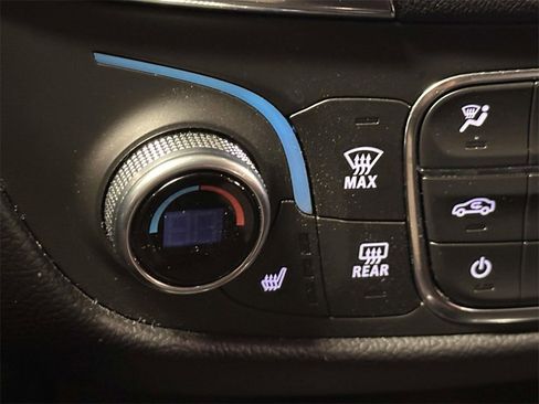 Used 2023 Chevrolet Equinox LT image 33