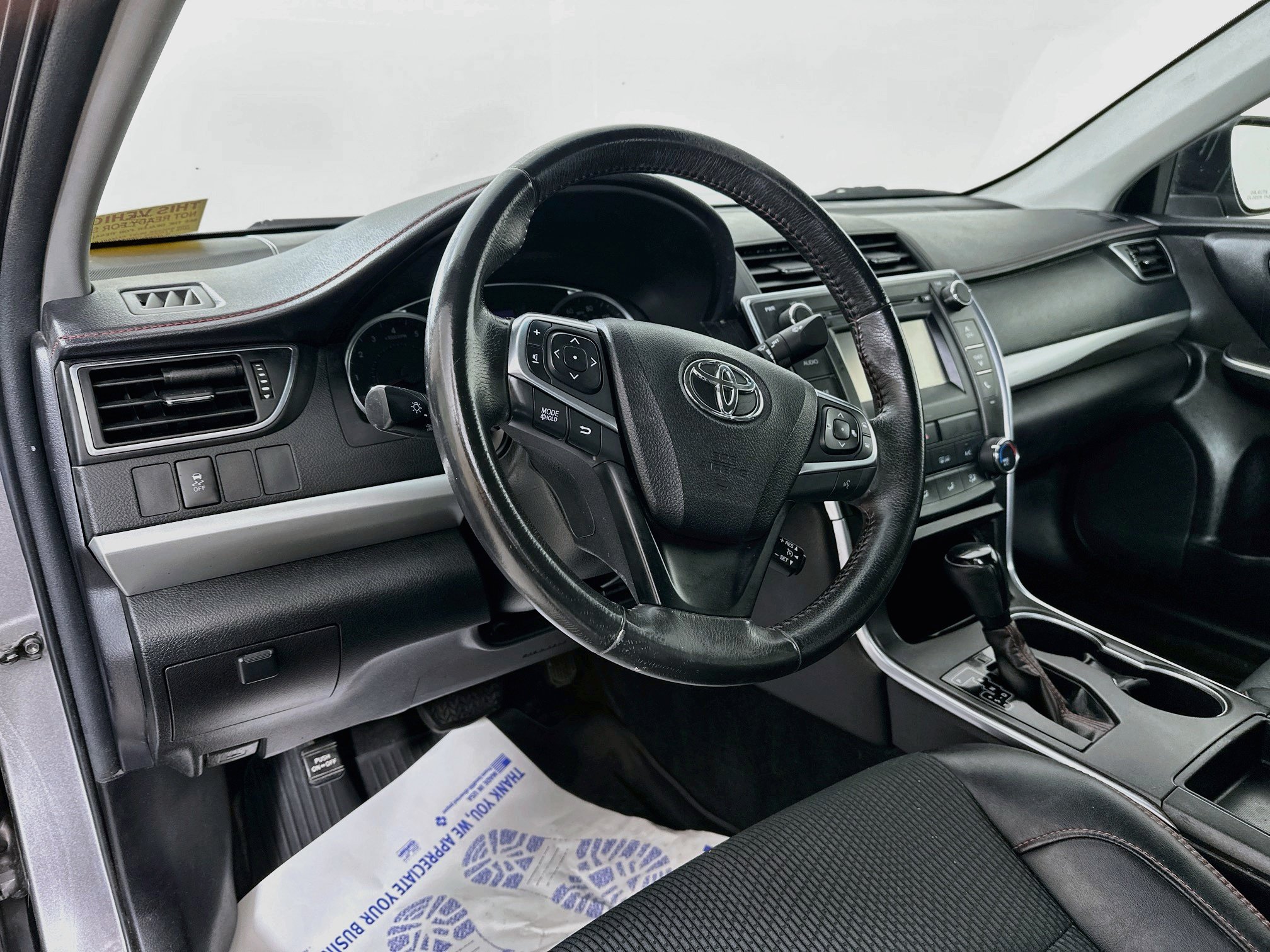 Used 2017 Toyota Camry SE FWD image 9