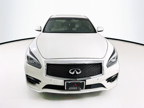 Used 2018 INFINITI Q70 Luxe w/ Sport Package image 2
