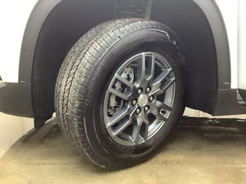 Used 2025 GMC Acadia Elevation FWD image 27