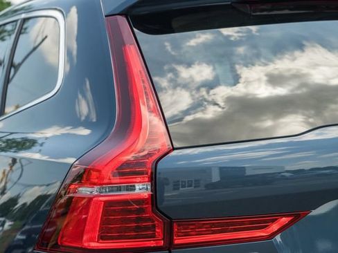 Used 2023 Volvo XC60 B5 Ultimate w/ Climate Package AWD/4WD image 8