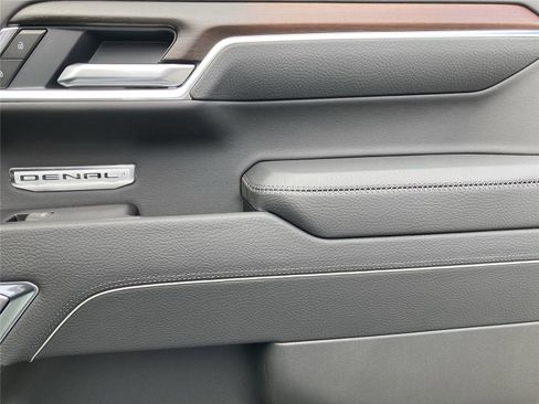 New 2026 GMC Sierra 1500 Denali w/ Denali Reserve Package image 14
