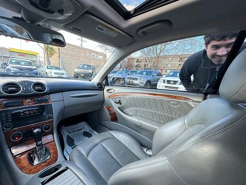 Used 2009 Mercedes-Benz CLK 350 Coupe image 17