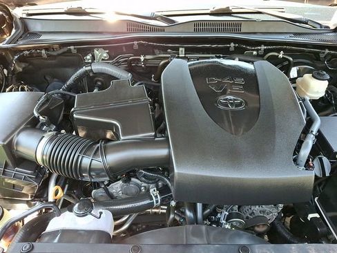 Used 2017 Toyota Tacoma SR5 w/ Tow Package AWD/4WD image 27