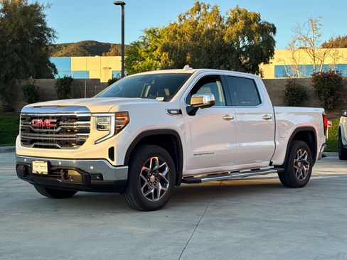 Used 2026 GMC Sierra 1500 SLT w/ SLT Premium Plus Package AWD/4WD image 4