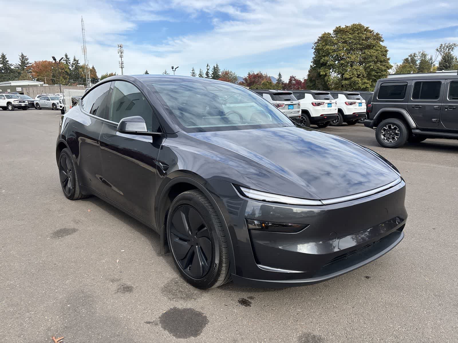 Used 2026 Tesla Model Y AWD image 5