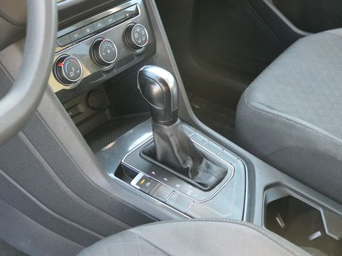 Used 2021 Volkswagen Tiguan S image 23