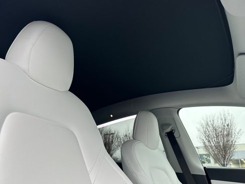 Used 2021 Tesla Model Y Performance image 17