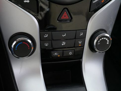 Used 2015 Chevrolet Cruze LT image 24