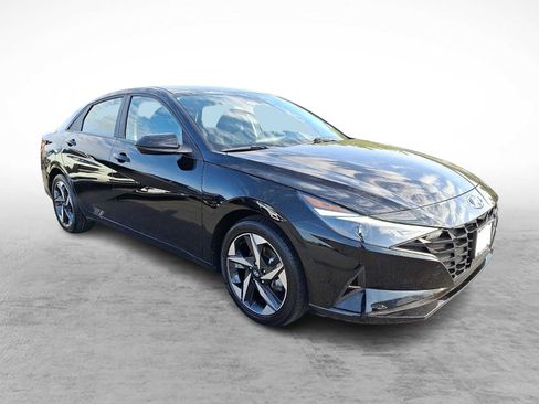 Used 2023 Hyundai Elantra SEL w/ Convenience Package FWD image 3