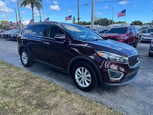 Used 2016 Kia Sorento LX image 4