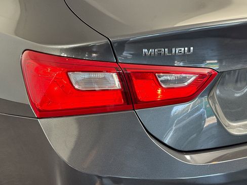 Used 2018 Chevrolet Malibu LT image 36