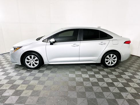 Used 2022 Toyota Corolla LE image 6