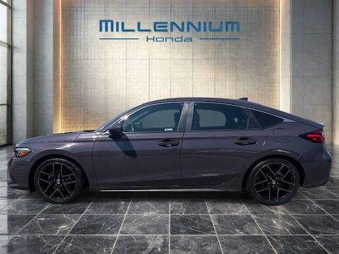 Used 2023 Honda Civic Sport Touring image 2