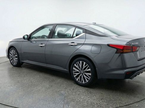 Used 2025 Nissan Altima 2.5 SV FWD image 5