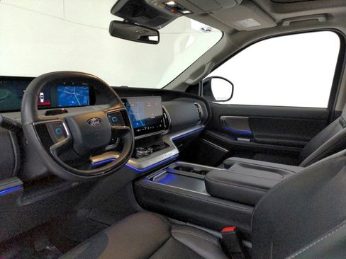 Used 2025 Ford Expedition Max Platinum AWD/4WD image 13