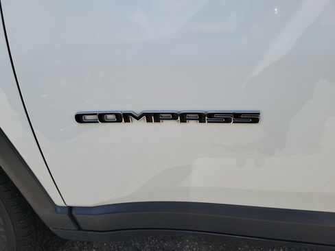 Used 2018 Jeep Compass Limited w/ Navigation Group AWD/4WD image 10