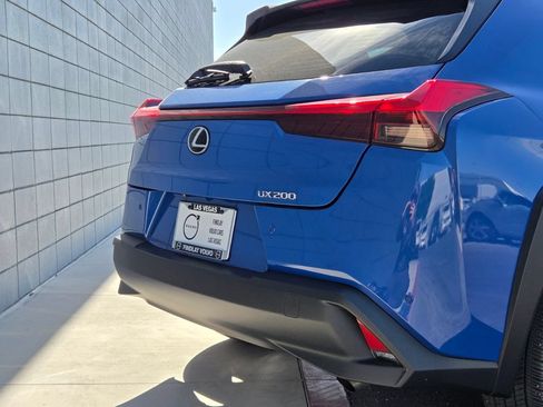 Used 2022 Lexus UX 200 w/ Accessory Package (Z1) FWD image 11