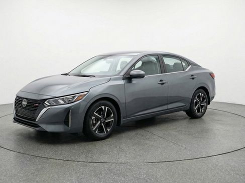 Used 2025 Nissan Sentra SV image 3